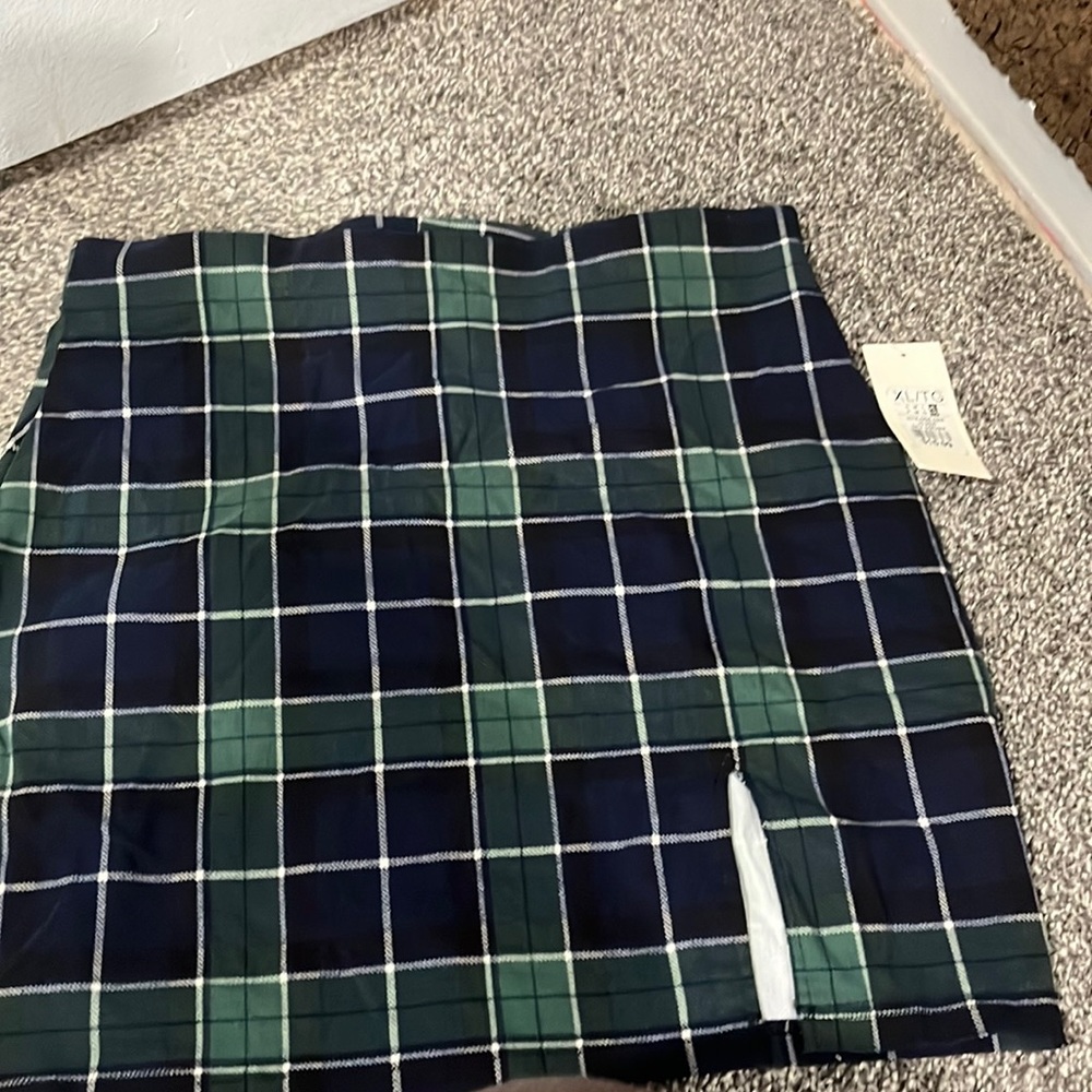 Plaid skirt in XL never worn with tag